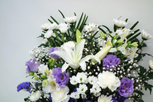 葬儀の花ってどんな花が一般的なの マナーや色合い 相場を教えて 花youブログ